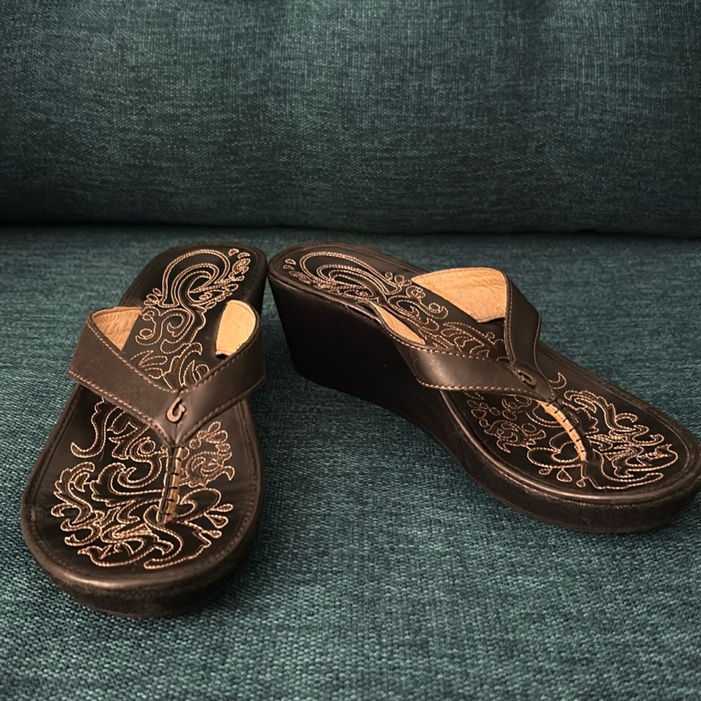 OluKai Paniolo black wedge leather sandal womens size 8